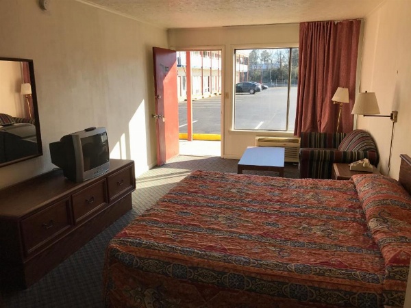 Flagship Inn image 16