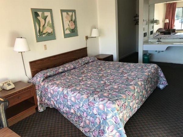 Flagship Inn image 21