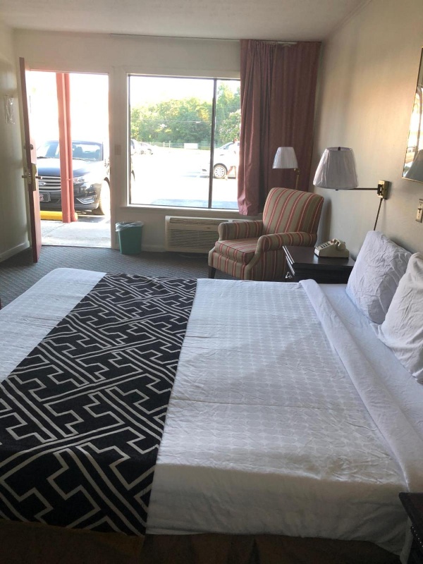 Flagship Inn image 3