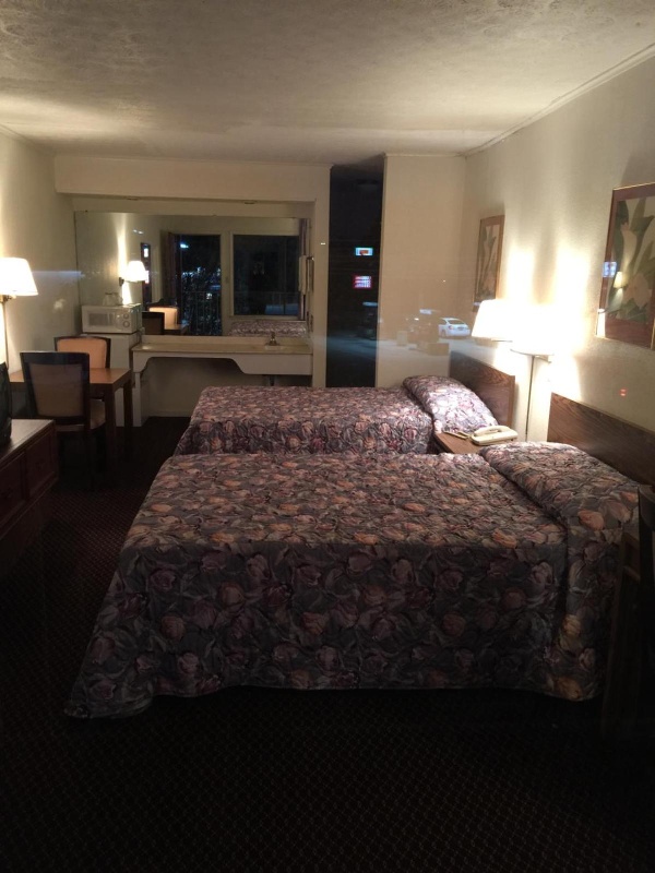 Flagship Inn image 5