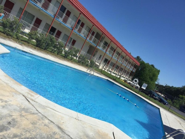 Flagship Inn image 9